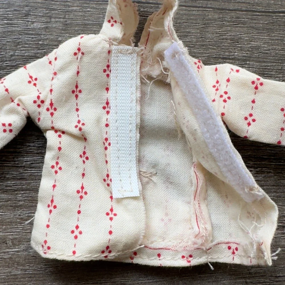 Bratz Doll‎ 2004 Sun-Kissed Summer Replacement Cream Red Hoodie Yasmin MGA